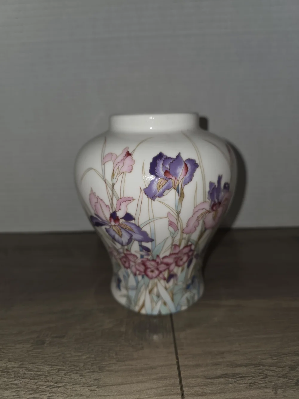 Vintage AYAME SEIZAN JAPAN Vase- Purple & Pink Irises & Gold Trim Hand Painted